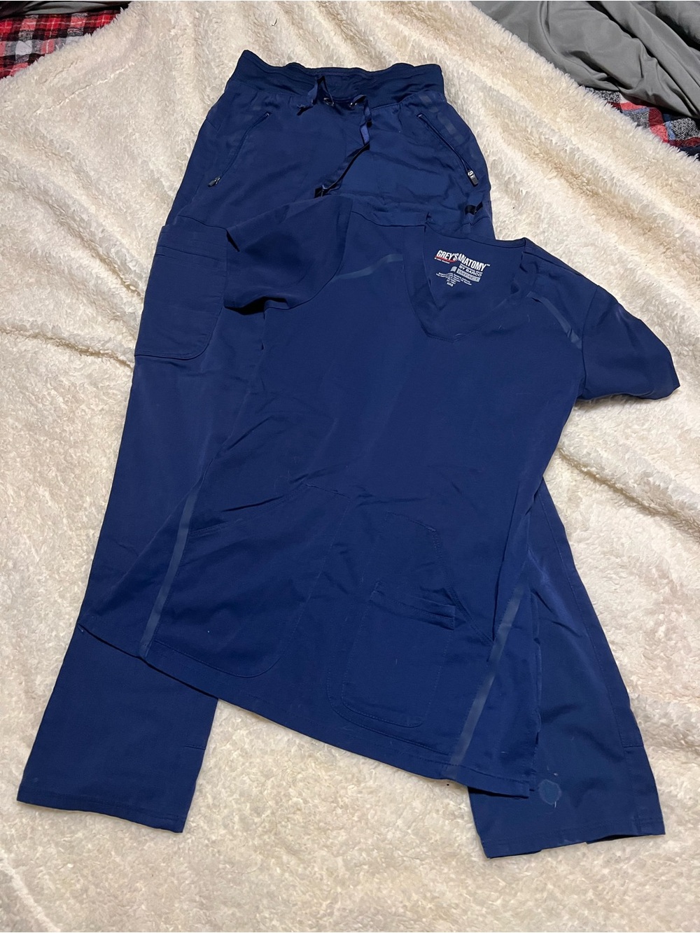 Grey's Anatomy Men's Navy Cargo Scrub Pants and V-Neck Top